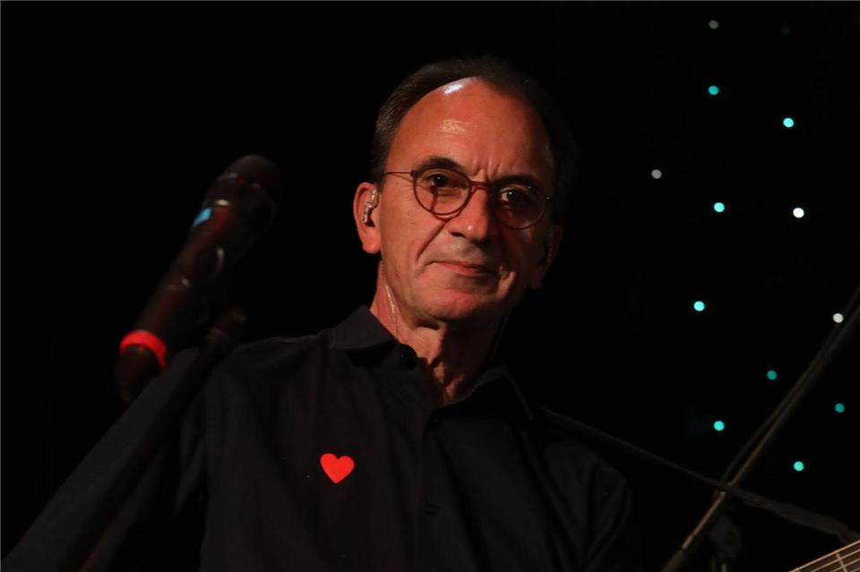 Hessens Ex-Finanzminister Michael Boddenberg liebt Musik - auch selbst als Rockgitarrist.Gereth Tynan/dpa