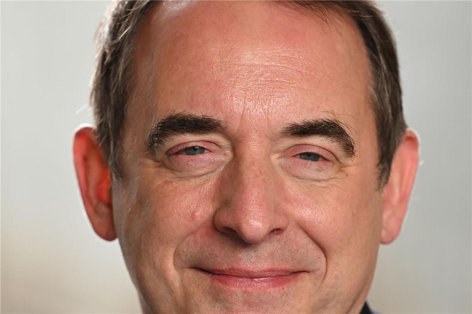 Hessens Finanzminister Alexander Lorz (CDU) dringt auf die Verbindung von Tempo und Sorgfalt bei der Bearbeitung von Steuererklärungen. (Archivbild) Arne Dedert/dpa