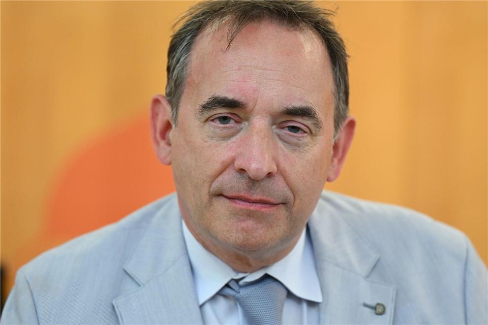 2025 noch 300 Millionen Soforthilfe für Kommunen angestrebt  Hessens Finanzminister Alexander Lorz (CDU) hat den Nachtragshaushalt 2025 in den Landtag eingebracht. (Archivbild)Arne Dedert/dpa