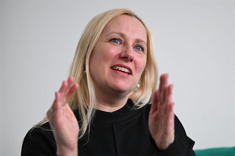 Hessens Gesundheitsministerin Diana Stolz (CDU) warnt vor einer finanziellen Schwächung pflegender Angehöriger. (Archivbild)Arne Dedert/dpa