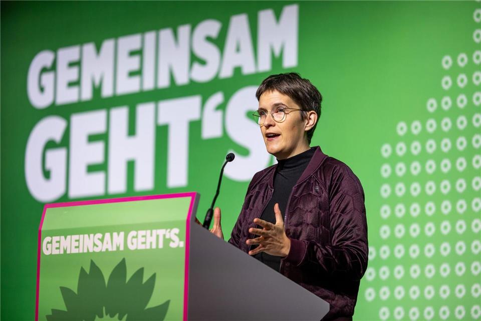 Hessens Grünen-Landesvorsitzende Anna Lührmann spricht von einer sich abzeichnenden „positiven Trendumkehr“ ihrer Partei bei Hessens Kommunalwahlen. (Archivbild)Christian Lademann/dpa