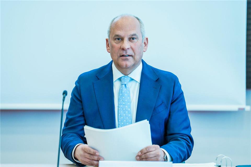 Hessens Innenminister Roman Poseck (CDU) hat eine klare Meinung zur AfD. (Archivbild) Andreas Arnold/dpa