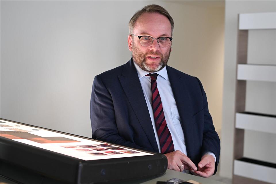 Hessens Kulturminister Timon Gremmels (SPD) will im Wiesbadener Landtag eine Grundsatzrede halten. (Archivbild)Arne Dedert/dpa