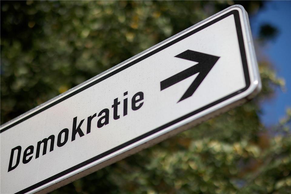 Hessens Landesregierung plant ein Demokratiefördergesetz. (Symbolbild) Jan Woitas/dpa