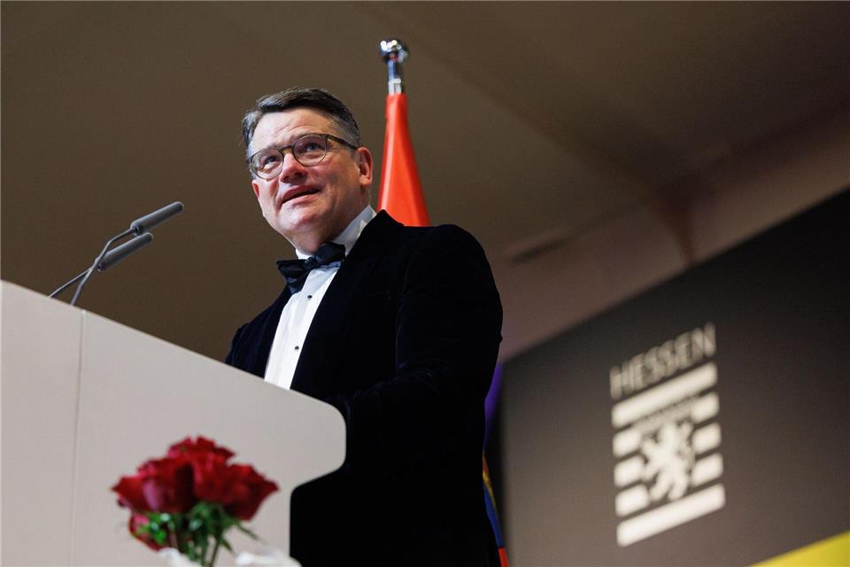 Hessens Ministerpräsident Boris Rhein (CDU) fordert, dass „jeder einzelne Cent“ des Tankrabatts an der Zapfsäule sichtbar wird. (Archivbild)Hannes P. Albert/dpa