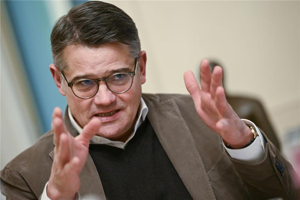 Hessens Ministerpräsident Boris Rhein (CDU) verweist darauf, dass auch Unternehmen auf bezahlbare Energie angewiesen sind. (Archivbild)Arne Dedert/dpa