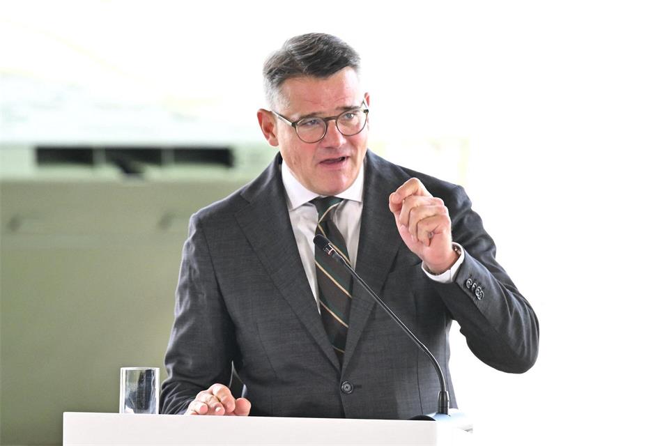 Hessens Ministerpräsident und CDU-Landeschef Boris Rhein äußert sich zu Brandmauern und politischen Rändern. (Archivbild) Swen Pförtner/dpa