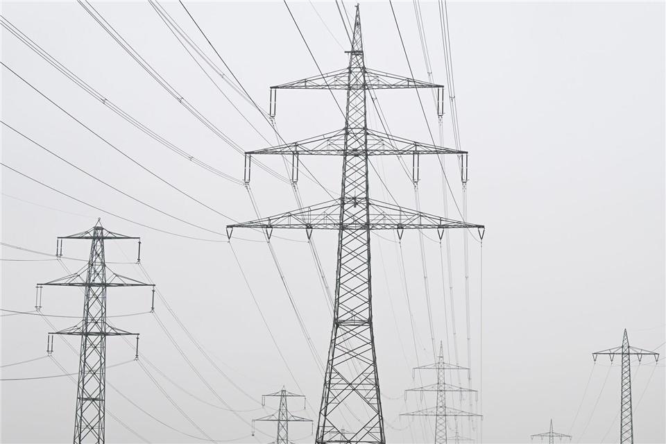 Hessens Netzbetreiber setzen auf schnelle Reaktion, um Stromausfälle so kurz wie möglich zu halten. (Symbolbild)Bernd Weißbrod/dpa