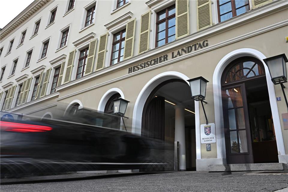 Hessens Parlament befindet sich im Herzen der Landeshauptstadt Wiesbaden. (Archivbild)Michael Brandt/dpa