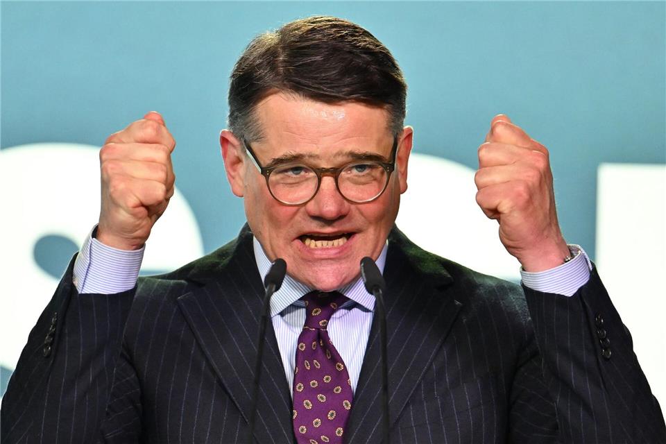 Hessens Regierungschef Boris Rhein (CDU) hat klare Vorstellungen, welche Maßnahmen in der aktuellen Energiekrise helfen könnten. (Archivbild)Swen Pförtner/dpa