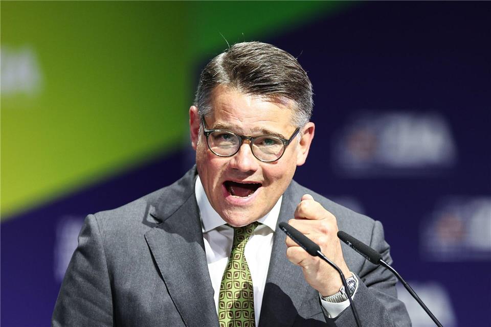 Hessens Regierungschef Boris Rhein (CDU) punktet laut einer Umfrage mit seinen Forderungen nach konsequenter Abschiebung von Straftätern auch nach Afghanistan und Syrien, zur Senkung der Ausgaben beim Bürgergeld und zur Verschärfung der Sanktionen gegen Arbeitsverweigerer. (Archivfoto)Hannes P Albert/dpa