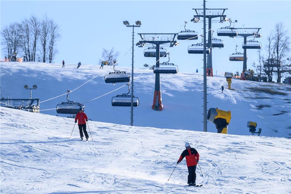 Hessens Skigebiete sind derzeit ein Winterparadies. (Archivbild) Swen Pförtner/dpa