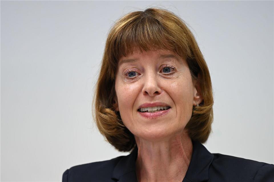 Hessens Sozialministerin Heike Hofmann (SPD) betont die Bedeutung von mehr Schutz für Frauen vor Gewalt. (Archivbild)Arne Dedert/dpa