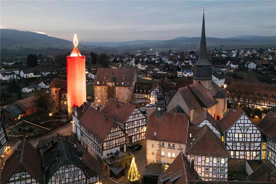 Hessens Weihnachtsmärkte bieten viele Besonderheiten für Besucherinnen und Besucher. (Archivbild)Boris Roessler/dpa