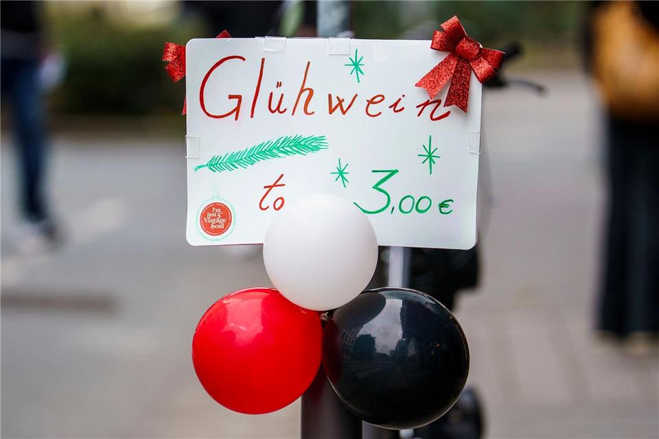 Hessens Weihnachtsmärkte trotzen dem Wetter mit kreativen Ideen, stabilen Preisen und friedlicher Stimmung. Andreas Arnold/dpa