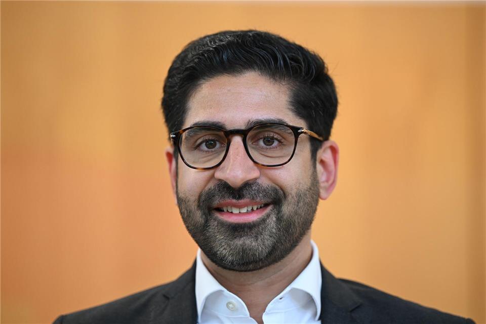 Hessens Wirtschaftsminister Kaweh Mansoori (SPD) hat im Landtag eine Regierungserklärung abgegeben. (Archivbild)Arne Dedert/dpa