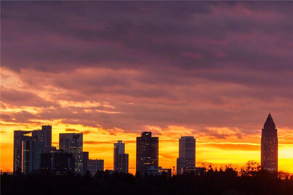 Hessens größte Stadt, Frankfurt am Main, zieht viele Touristen an, auch von weither. (Archivbild)Andreas Arnold/dpa