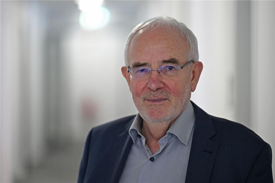 Hessens oberster Landesdatenschützer Alexander Roßnagel nennt auch Künstliche Intelligenz im Zusammenhang mit dem Anstieg der Zahl der Datenschutzbeschwerden. (Archivbild)Michael Brandt/dpa