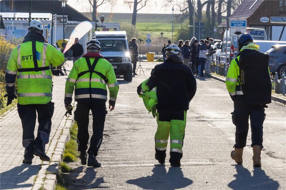 Heute könnte ein entscheidender Tag für die geplante Bergung des Wals werden.Jens Büttner/dpa