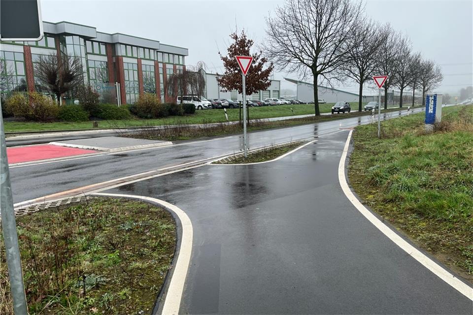 Hier am Ostring geht der Radweg Richtung Reken nicht weiter.