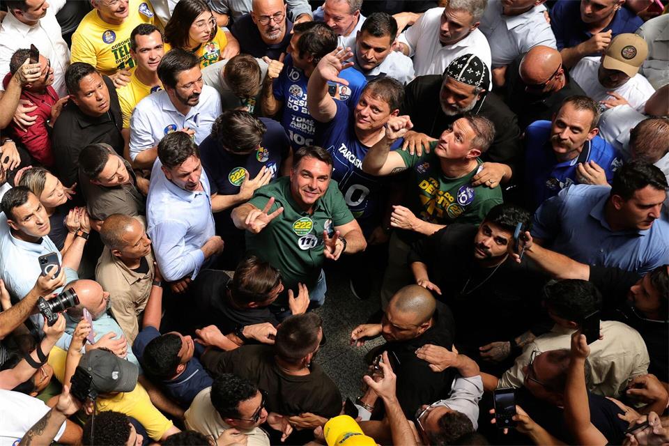 „Hier fließt das Blut Bolsonaros“, sagte Flávio Bolsonaro. (Archivbild)Allison Sales/AP/dpa