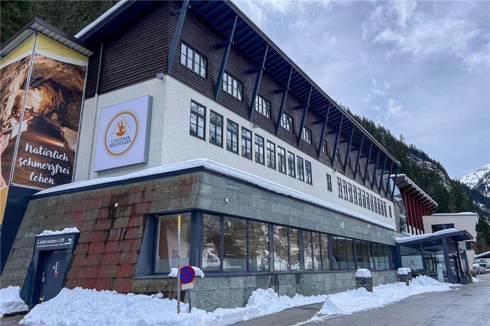 Hier geht es in den Berg: Eingangsgebäude des Radon-Heilstollens in Bad Gastein.Verena Wolff/dpa-tmn