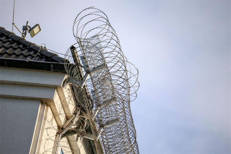 Hier sollte der Geflohene eigentlich einsitzen. Christoph Reichwein/dpa