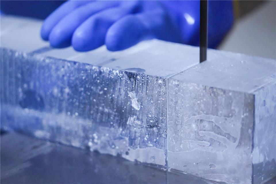 Hier werden Eiswürfel produziert.Sven Kaeuler/dpa