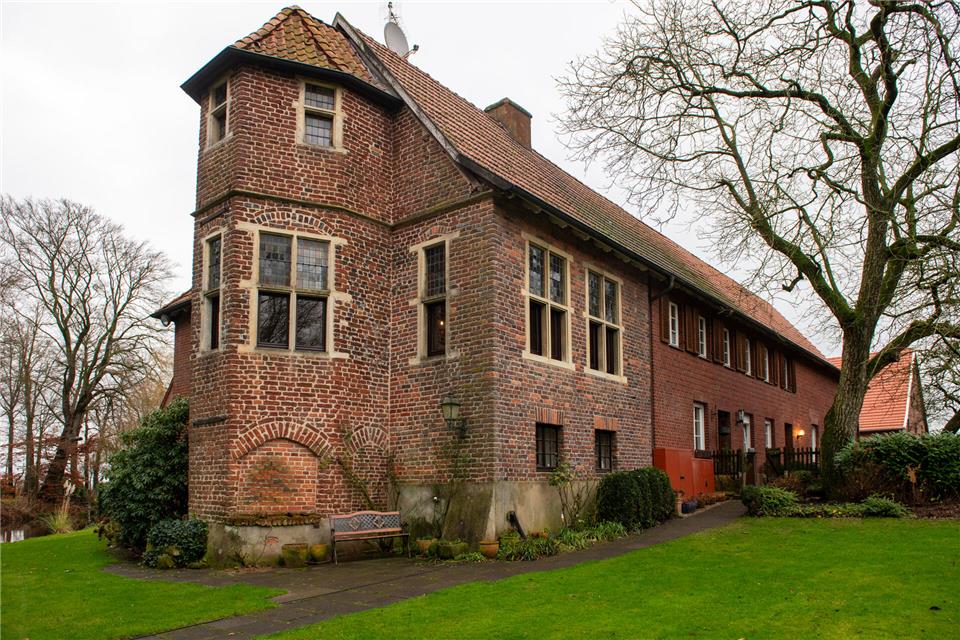 Hinter den Fenstern des Turmes verbirgt sich der älteste „profane Saal“ im westlichen Münsterland.