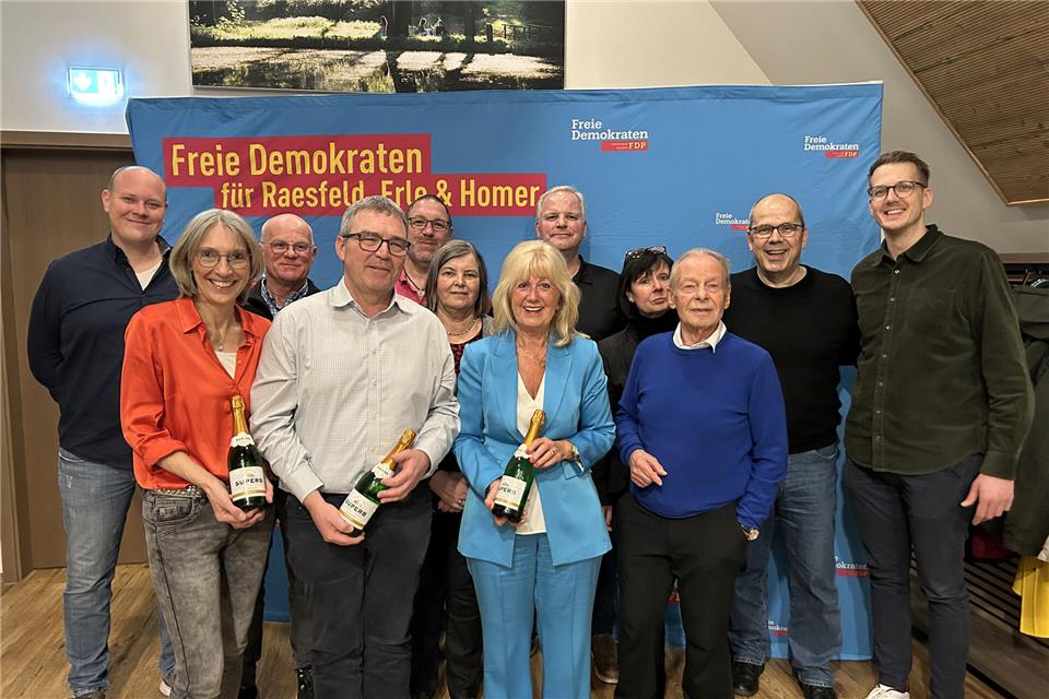 Hintere Reihe: Cristian Becker, Horst-Dieter Deelmann, Dirk Heyng, Leonie Schmidt, Klaus Mohr, Petra Icking, Christoph Stephan, Bastian Welsing.Vordere Reihe: Marion Gehle, Georg Stenkamp, Margitta Ubert, Harald Ubert