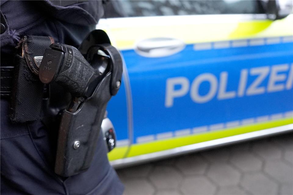 Hintergründe zu dem Unfall sind noch unbekannt. (Symbolbild)Marcus Brandt/dpa