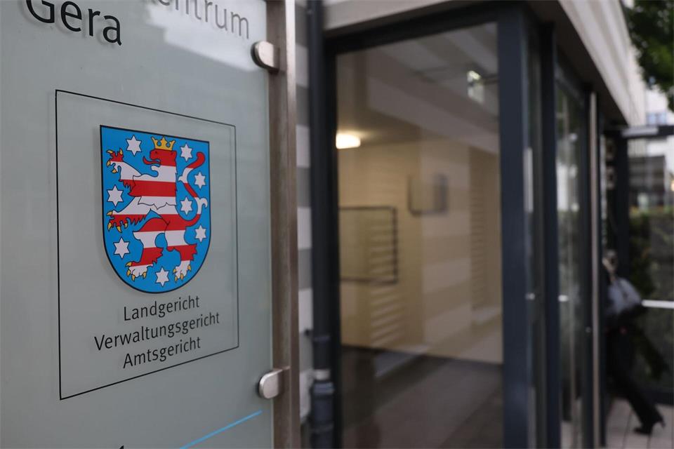 Hintergrund der Ermittlungen gegen den Ex-Gerichtspräsidenten ist ein großes Untreue-Verfahren vor dem Landgericht Gera, in dem es Anfang 2025 ein Urteil gab.Bodo Schackow/dpa