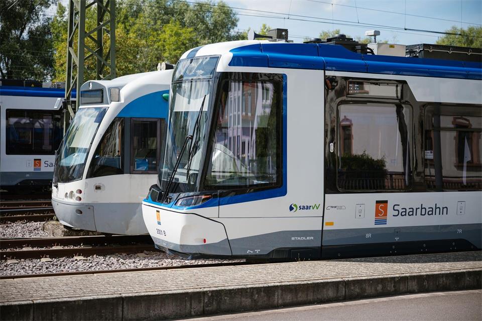Hintergrund des Streiks ist ein schon seit mehreren Monaten andauernder Tarifkonflikt. (Archivbild)Oliver Dietze/dpa