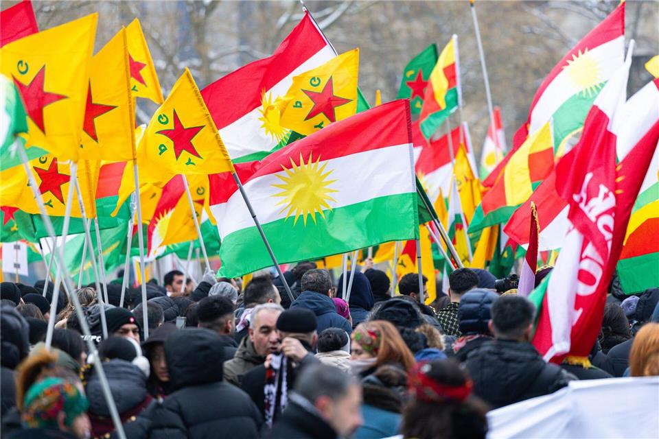 Hintergrund seien die jüngsten gewalttätigen Auseinandersetzungen im überwiegend von Kurden bewohnten syrischen Ort Kobane.Michael Matthey/dpa