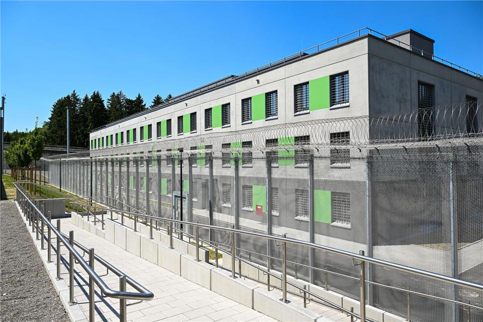Hinweise über Drogenhandel in der JVA Ravensburg führten zu einem Ermittlungsverfahren. (Archivbild)Felix Kästle/dpa