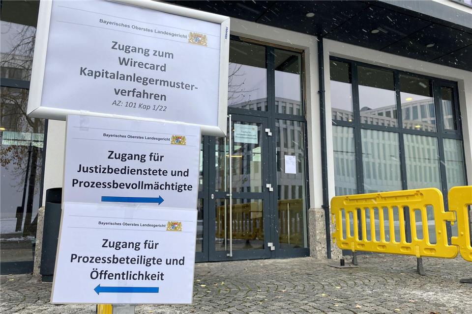 Hinweisschilder zur mündlichen Verhandlung im Münchner Wirecard-Musterverfahren im vergangenen Herbst. Nun will das Gericht eine erste Entscheidung verkünden.Carsten Hoefer/epa Scanpix Sweden/dpa