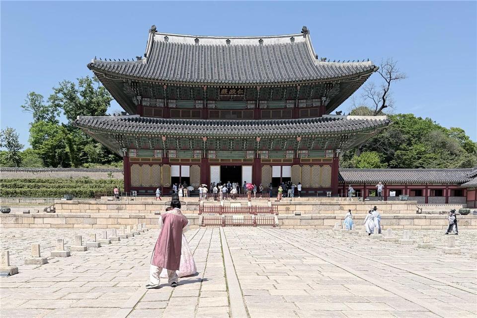 Historiker halten den Changdeokgung für architektonisch gelungen: Hier die Haupthalle Injeongjeon.Annette Meinke-Carstanjen/dpa-tmn