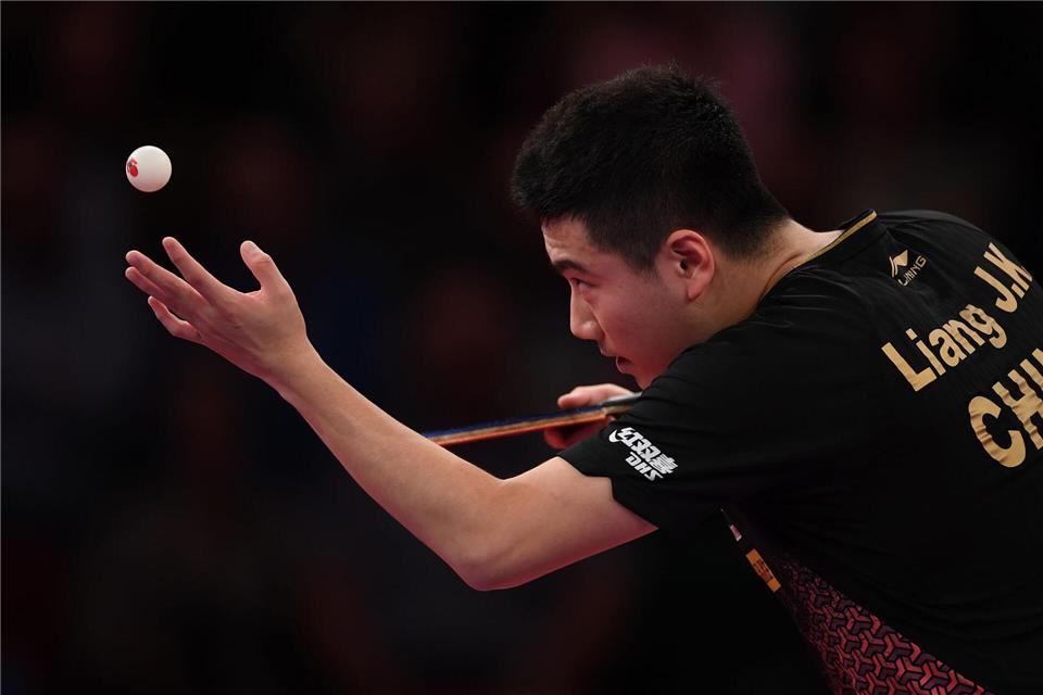 Historische Niederlage: Chinas Tischtennis-Spieler Liang Jingkun.Carmen Jaspersen/dpa