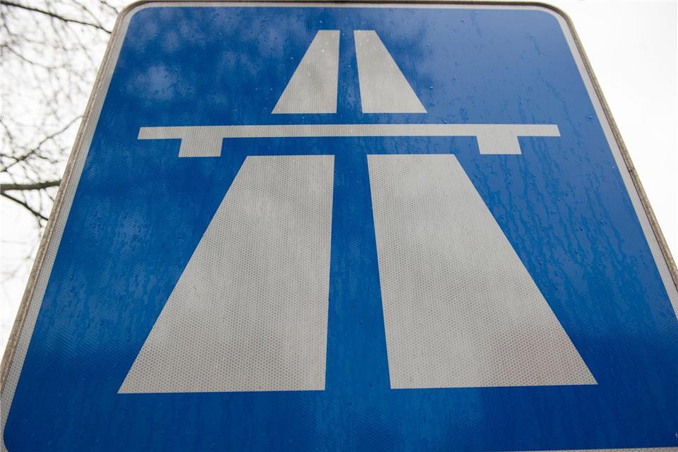 Hitze setzt immer wieder auch dem Belag von Autobahnen zu. (Symbolbild)picture alliance / Paul Zinken/dpa
