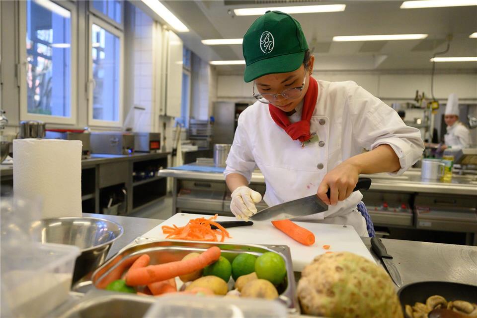 Hoai Thuong Nguyen möchte bei dem Wettbewerb Erfahrungen sammeln.Swen Pförtner/dpa