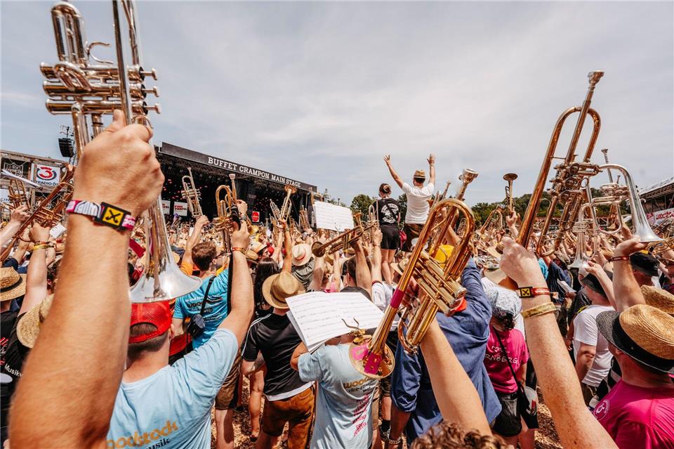 Hoch, die Trompeten! Beim „Woodstock der Blasmusik“ ist gute Stimmung keine Mangelware.Jana-Sophie Zellinger/Woodstock der Blasmusik/dpa-tmn