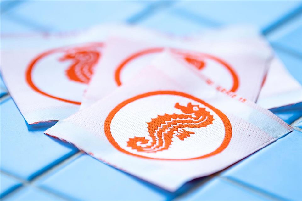 Hoch ist vor allem die Nachfrage nach Angeboten zum Schwimmenlernen. (Archivbild)Fabian Sommer/dpa