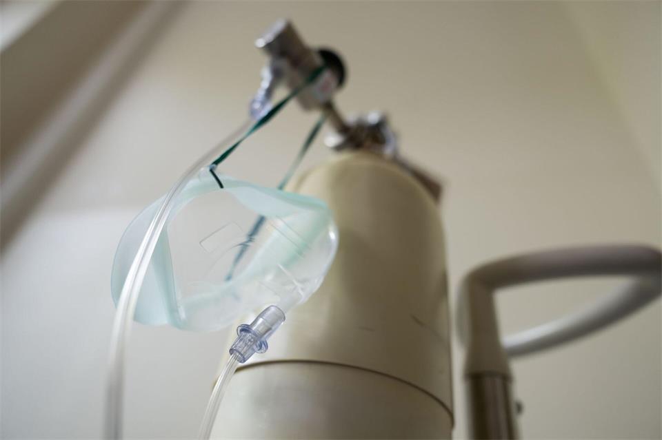 Hochdosierter Sauerstoff kann Patienten mit Clusterkopfschmerzen Linderung verschaffen. Katharina Kausche/dpa