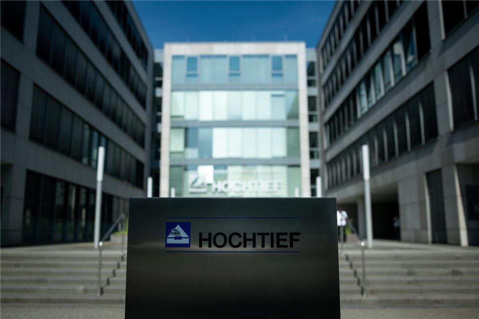 Hochtief gehört schon seit 2011 mehrheitlich dem spanischen Baukonzern ACS. Mittlerweile halten die Spanier rund 80 Prozent an Hochtief.Fabian Strauch/dpa