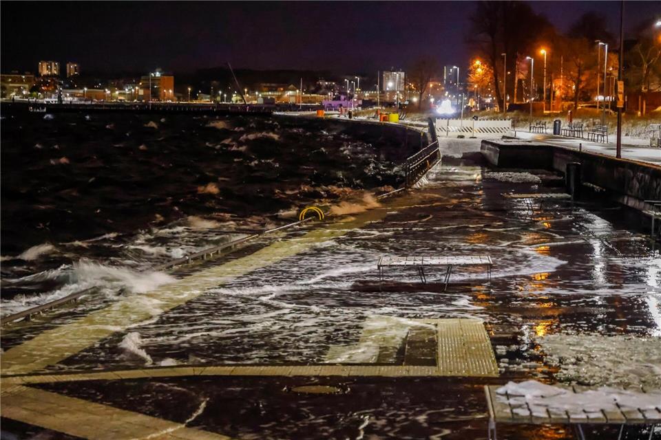 Hochwasser an der schleswig-holsteinischen Ostseeküste.Frank Molter/dpa