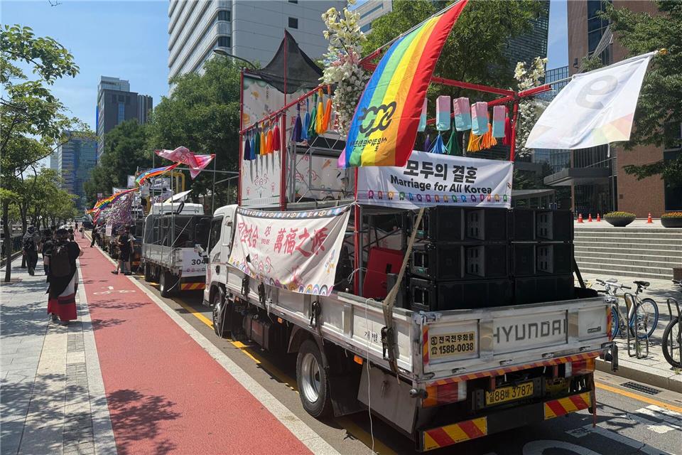 Höhepunkt des Pride ist ein Umzug durch das Stadtzentrum von Seoul. Fabian Kretschmer/dpa