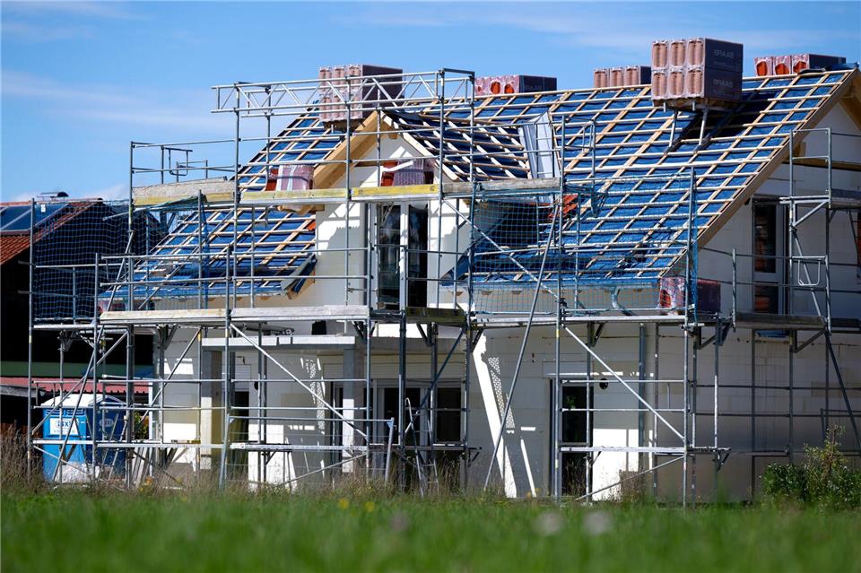 Höhere Lohn- und Materialkosten haben die Baupreise im vergangenen Jahr in Thüringen steigen lassen. (Archivbild)Sven Hoppe/dpa