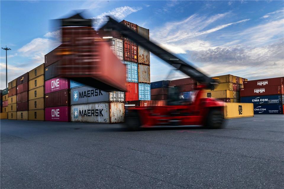 Höhere Zölle belasten die Exporte, aber es ist Erholung in Sicht. (Symbolbild)Oliver Berg/dpa