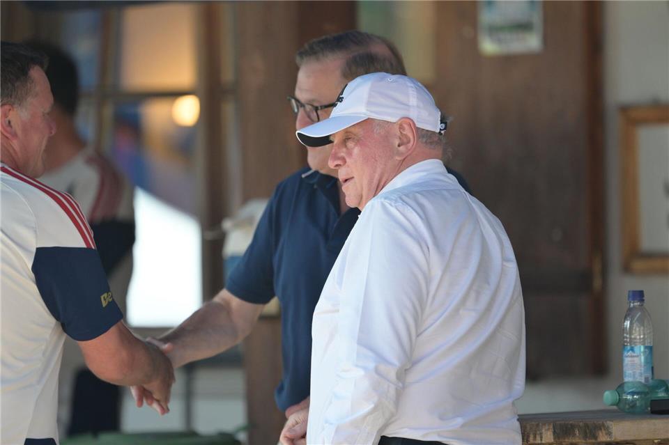 Hoeneß spricht in Rottach-Egern.Peter Kneffel/dpa