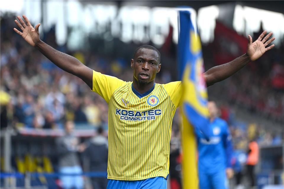Hört als Profifußballer auf: Stürmer Anthony Ujah.Swen Pförtner/dpa